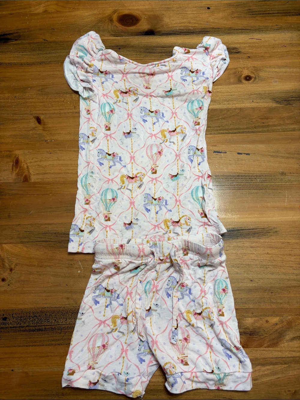 Bums & Roses Carousel Horse Printed Short Pajama Set - 3T